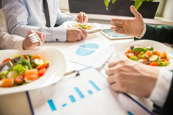 Almuerzo ejecutivo para empresas en Santiago por Banquetería Buen Detalle